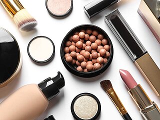 Voorbeelden van producten in de cosmetica-industrie waar Minebea Intec producten helpen om de kwaliteit tijdens het productieproces te waarborgen
